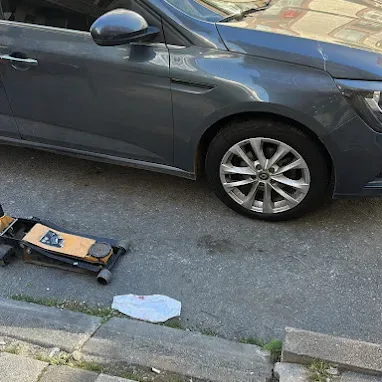 Açık Lastikçi 7/24 Oto Çıkma Lastik Yol Servis Ve Yardım